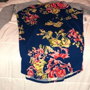 Luluaroe Unicorn floral Randy Size MEDIUM